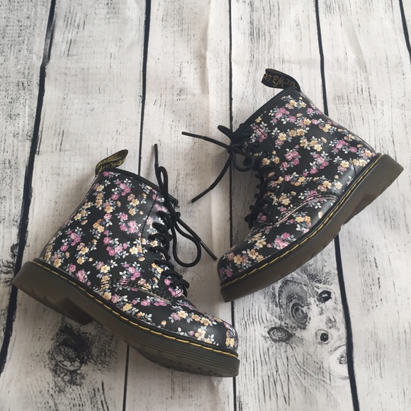 Dr. Martens Other - KIDS DR. MARTENS DELANEY